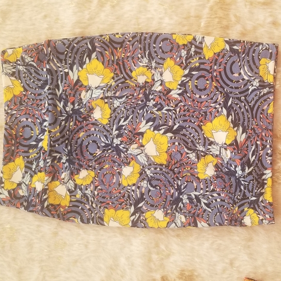 LuLaRoe Cassie - Picture 5 of 11